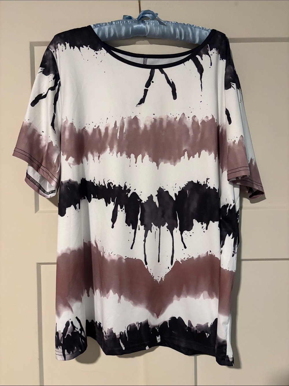 Women’s Tie-Dye Short Sleeve Tee in White, Mauve & Black